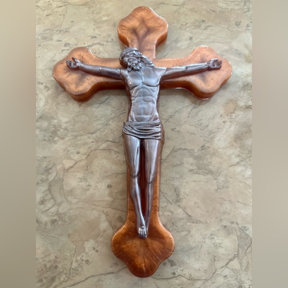 Hand made resin Cross - Picture 2 of 3